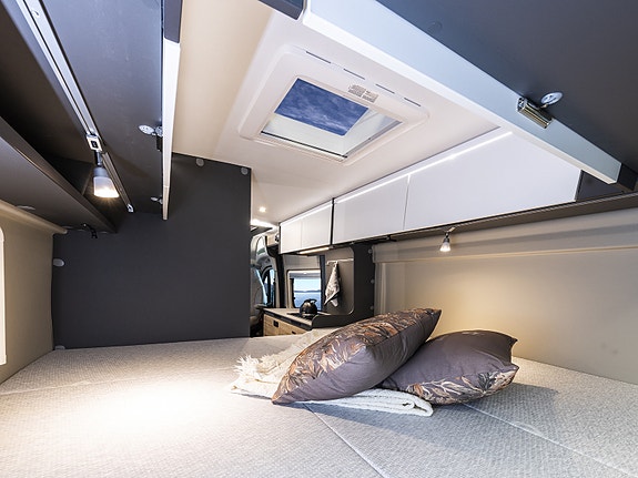 Dethleffs Globetrail 640 ES / Master Class CV ICONIC EDITION BLUE  Langsgående senger, elektrisk p-brems, kompr. kjøleskap, 90 l drivstofftank, isolert gråvannstank ++ 21 of 30