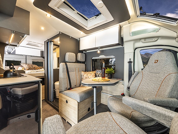 Dethleffs Globetrail 640 ES / Master Class CV ICONIC EDITION BLUE  Langsgående senger, elektrisk p-brems, kompr. kjøleskap, 90 l drivstofftank, isolert gråvannstank ++ 5 of 30