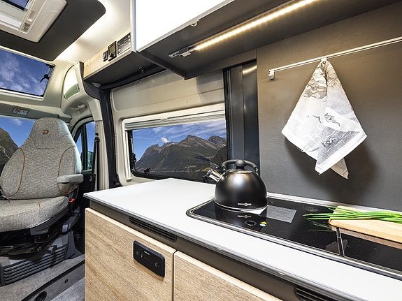 Dethleffs Globetrail 640 ES / Master Class CV ICONIC EDITION BLUE  Langsgående senger, elektrisk p-brems, kompr. kjøleskap, 90 l drivstofftank, isolert gråvannstank ++ 11 of 30