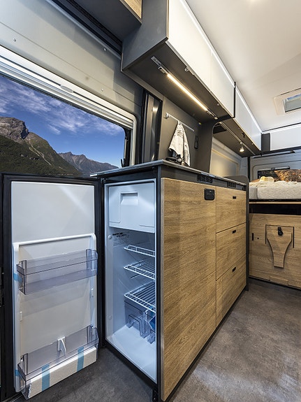 Dethleffs Globetrail 640 ES / Master Class CV ICONIC EDITION BLUE  Langsgående senger, elektrisk p-brems, kompr. kjøleskap, 90 l drivstofftank, isolert gråvannstank ++ 14 of 30