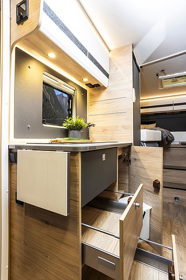 Dethleffs Globebus Camp Active T 4 - inkl. Master Class med adaptiv cruisekont., førerassistenter, langsgående senger, diesel varmluftsvarme. 13 of 27