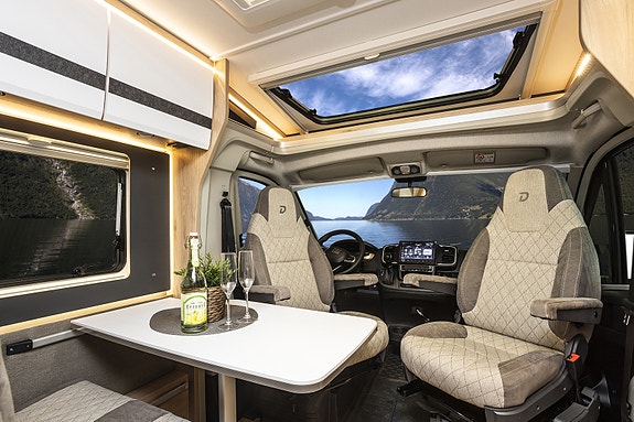 Dethleffs Globebus Camp Active T 4 - inkl. Master Class med adaptiv cruisekont., førerassistenter, langsgående senger, diesel varmluftsvarme. 9 of 27