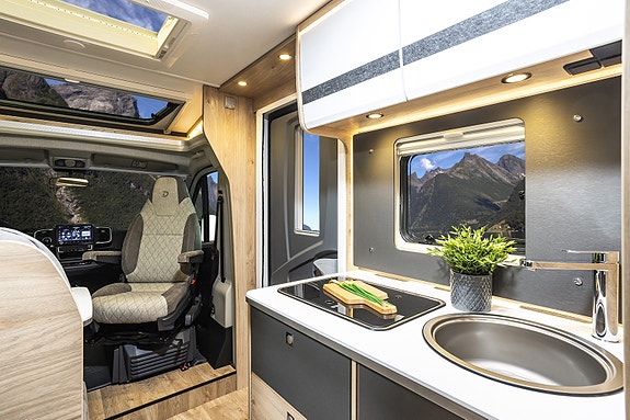 Dethleffs Globebus Camp Active T 4 - inkl. Master Class med adaptiv cruisekont., førerassistenter, langsgående senger, diesel varmluftsvarme. 10 of 27