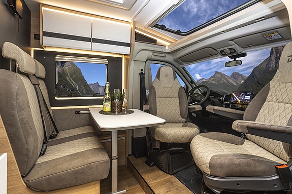 Dethleffs Globebus Camp Active T 4 - inkl. Master Class med adaptiv cruisekont., førerassistenter, langsgående senger, diesel varmluftsvarme. 8 of 27