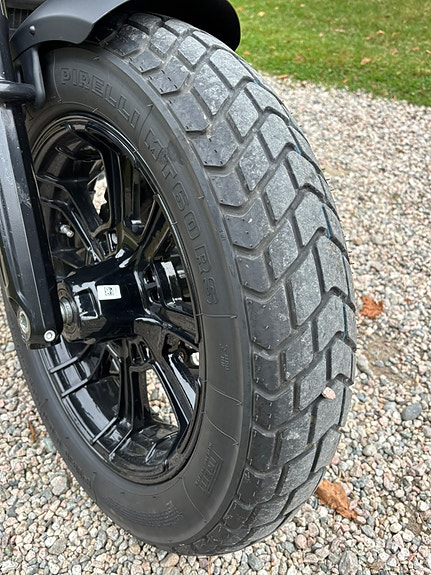 INDIAN Scout Bobber 15 of 27
