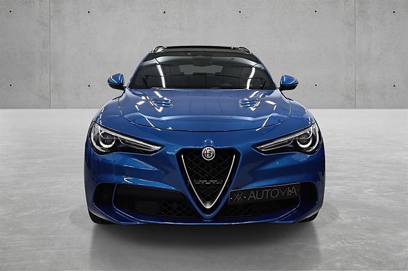 Alfa Romeo Stelvio Quadrifoglio 3 of 30