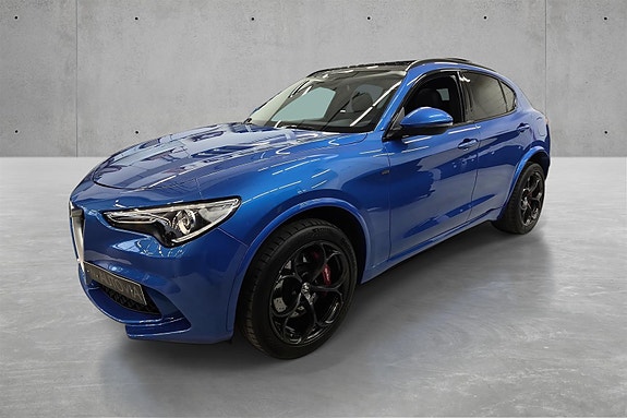 Alfa Romeo Stelvio Quadrifoglio 8 of 30