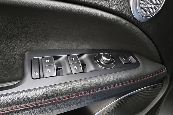 Alfa Romeo Stelvio Quadrifoglio 27 of 30