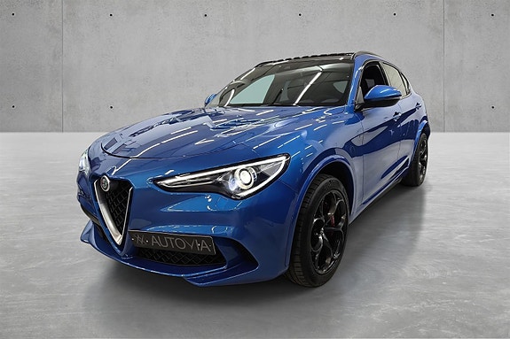 Alfa Romeo Stelvio Quadrifoglio 2 of 30
