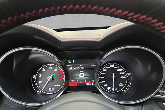 Alfa Romeo Stelvio Quadrifoglio 23 of 30