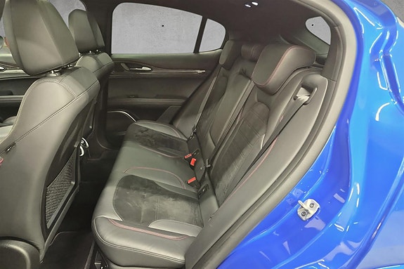 Alfa Romeo Stelvio Quadrifoglio 29 of 30