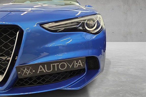 Alfa Romeo Stelvio Quadrifoglio 12 of 30