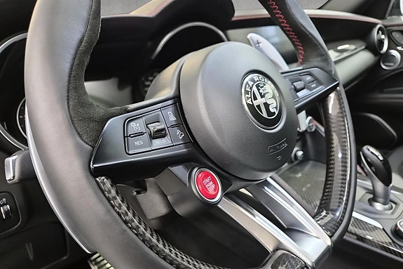 Alfa Romeo Stelvio Quadrifoglio 19 of 30