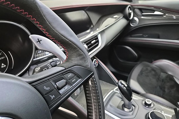 Alfa Romeo Stelvio Quadrifoglio 20 of 30