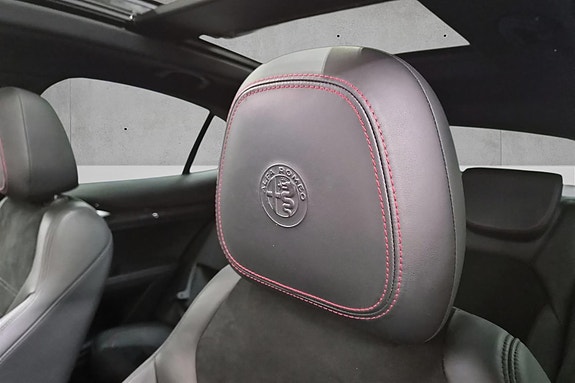 Alfa Romeo Stelvio Quadrifoglio 17 of 30