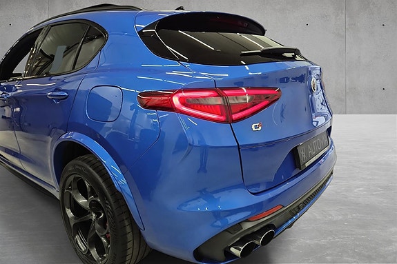 Alfa Romeo Stelvio Quadrifoglio 10 of 30