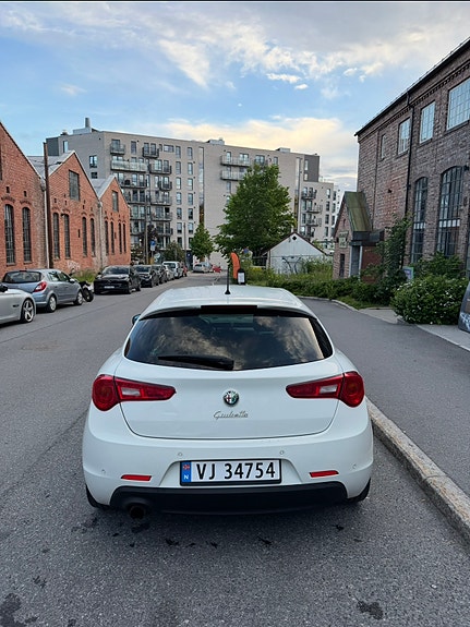 Alfa Romeo Giulietta 3 of 5