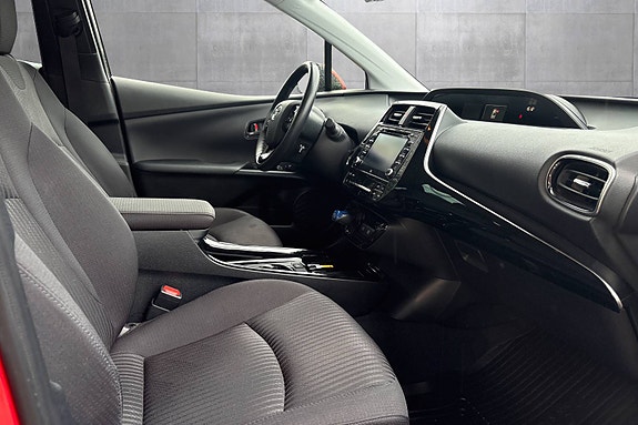Toyota Prius 16 of 24