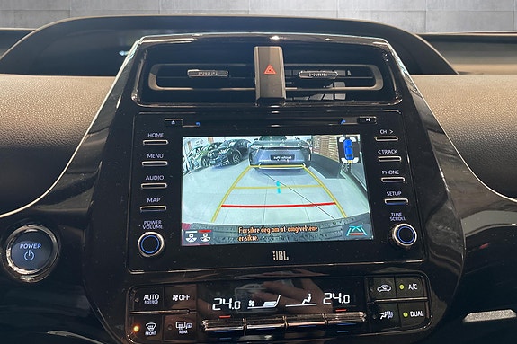 Toyota Prius 14 of 24