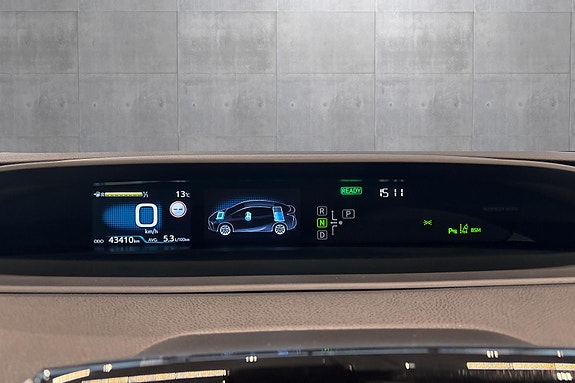 Toyota Prius 12 of 24