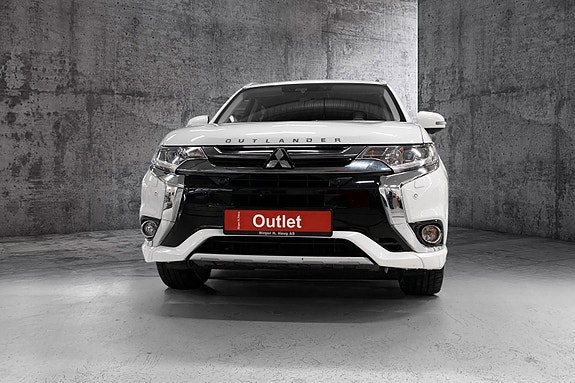Mitsubishi Outlander 2 of 16