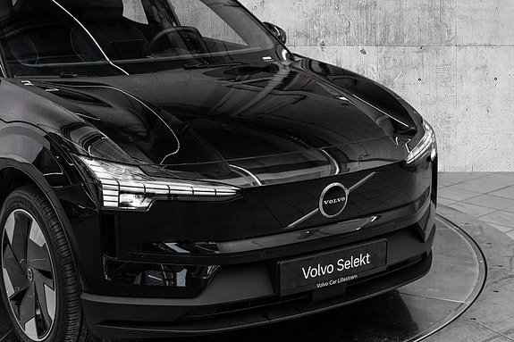 Volvo EX30 2 of 27