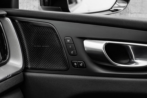 Volvo XC60 17 of 30
