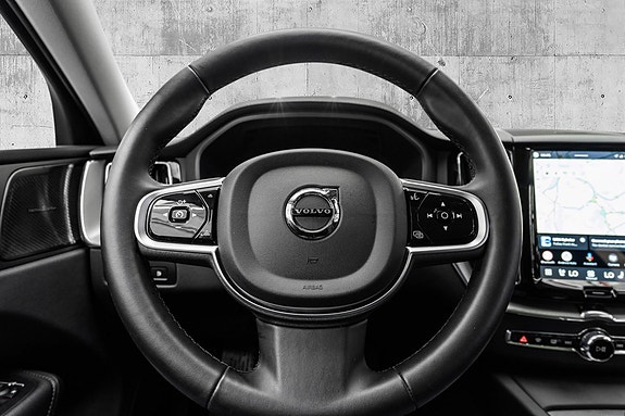 Volvo XC60 10 of 30