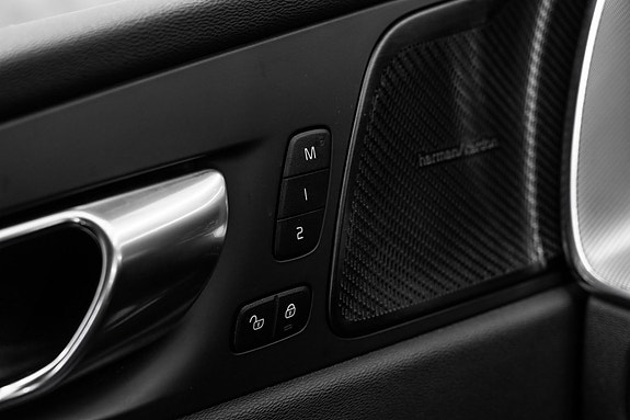 Volvo XC60 16 of 30