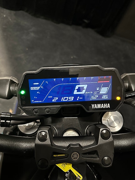Yamaha MT-125 10 of 11