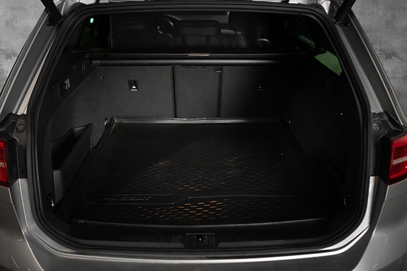 Volkswagen Passat 7 of 22
