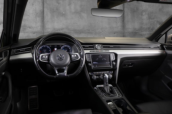 Volkswagen Passat 11 of 22