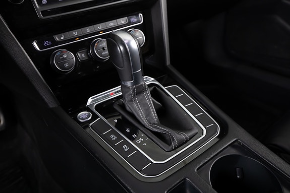 Volkswagen Passat 18 of 22