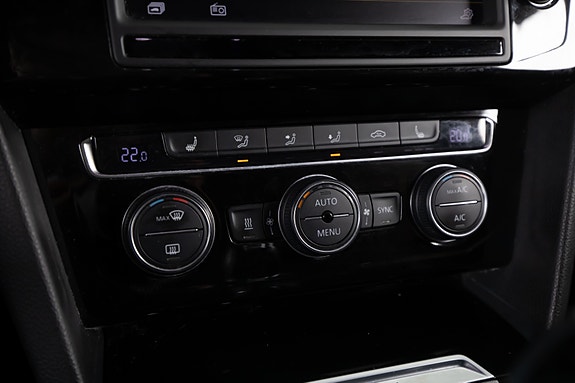 Volkswagen Passat 17 of 22