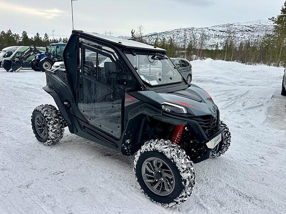 Bilde 4 av CFMOTO ZForce 950 Sport med Komplett DFK Hyttepakke og 180cm Brøyteskjær.