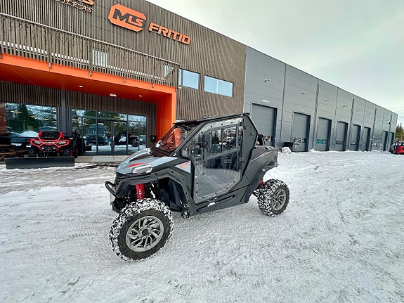 CFMOTO ZForce 950 Sport med Komplett DFK Hyttepakke og 180cm Brøyteskjær.