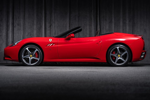 Ferrari California 2 of 30