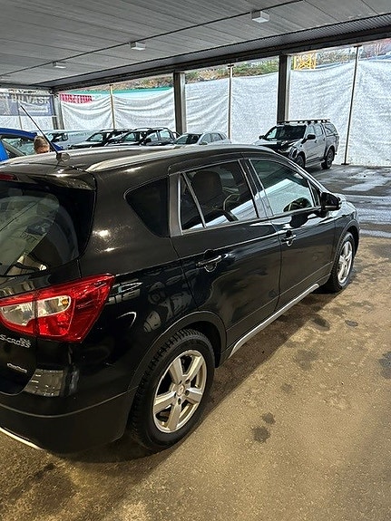 Suzuki SX4 S-Cross 2 of 3