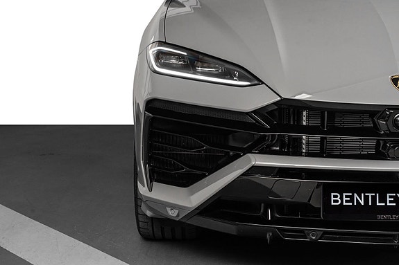 Lamborghini Urus 8 of 30
