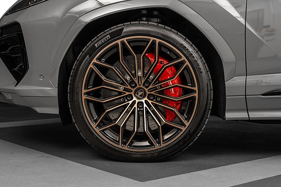Lamborghini Urus 16 of 30