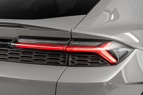 Lamborghini Urus 14 of 30