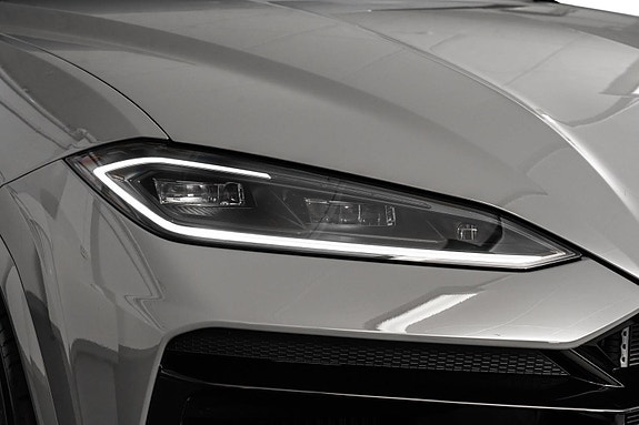 Lamborghini Urus 10 of 30