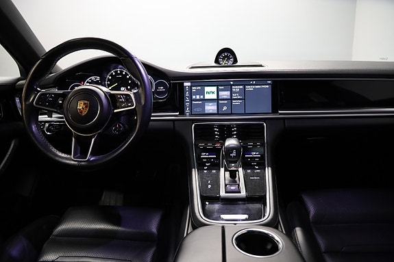 Porsche Panamera 4 7 of 13