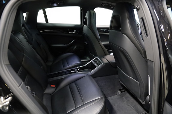 Porsche Panamera 4 10 of 13