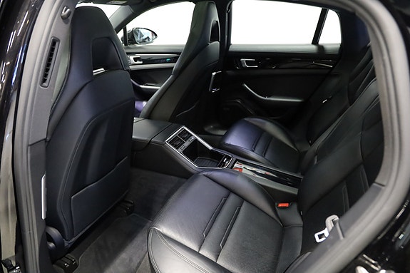 Porsche Panamera 4 11 of 13
