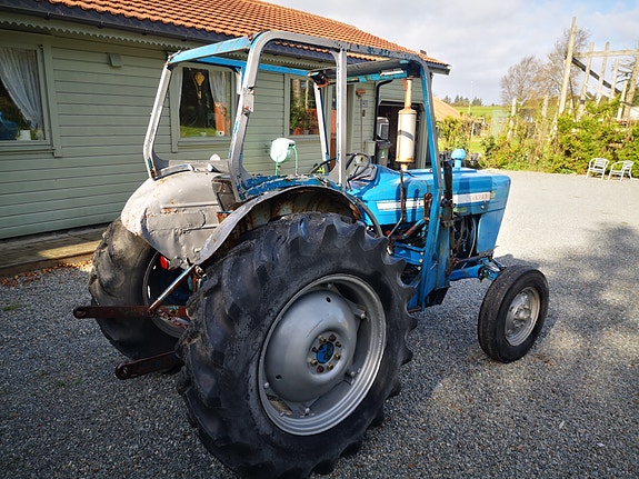 Ford 3000 4 of 15