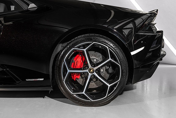 Lamborghini Huracan 12 of 30