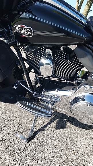 Harley-Davidson FLHTCU Ultra Classic Electra Glide 9 of 11