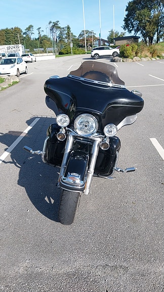 Harley-Davidson FLHTCU Ultra Classic Electra Glide 2 of 11