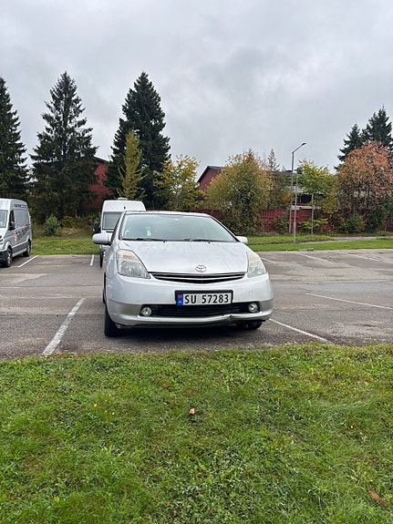 Toyota Prius 6 of 14